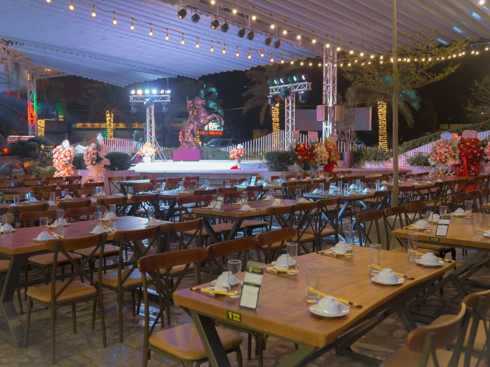 Đôi nét về nhà hàng (không gian, menu)